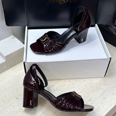 SAINT LAURENT PARIS 圣罗兰2026春夏新款中跟女鞋 YSL字母logo五金扣粗跟圆头露趾后包凉鞋 SAINT LAURENT PARIS 圣罗兰2026春夏新款中跟女鞋 YSL字母logo五金扣粗跟圆头露趾后包凉鞋