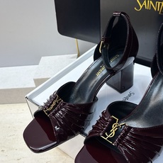 SAINT LAURENT PARIS 圣罗兰2026春夏新款中跟女鞋 YSL字母logo五金扣粗跟圆头露趾后包凉鞋 SAINT LAURENT PARIS 圣罗兰2026春夏新款中跟女鞋 YSL字母logo五金扣粗跟圆头露趾后包凉鞋