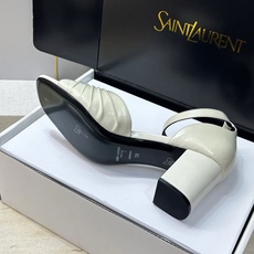 SAINT LAURENT PARIS 圣罗兰2026春夏新款中跟女鞋 YSL字母logo五金扣粗跟圆头露趾后包凉鞋 SAINT LAURENT PARIS 圣罗兰2026春夏新款中跟女鞋 YSL字母logo五金扣粗跟圆头露趾后包凉鞋