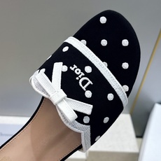 迪奥 Dior 2026春夏新款Romance 蝴蝶结波点拼色一字拖女鞋 CD字母logo立体刺绣粗跟圆头露趾凉拖鞋 材 迪奥 Dior 2026春夏新款Romance 蝴蝶结波点拼色一字拖女鞋 CD字母logo立体刺绣粗跟圆头露趾凉拖鞋 材