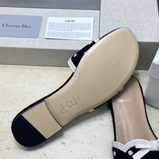 迪奥 Dior 2026春夏新款Romance 蝴蝶结波点拼色一字拖女鞋 CD字母logo立体刺绣粗跟圆头露趾凉拖鞋 材 迪奥 Dior 2026春夏新款Romance 蝴蝶结波点拼色一字拖女鞋 CD字母logo立体刺绣粗跟圆头露趾凉拖鞋 材