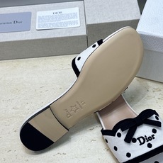 迪奥 Dior 2026春夏新款Romance 蝴蝶结波点拼色一字拖女鞋 CD字母logo立体刺绣粗跟圆头露趾凉拖鞋 材 迪奥 Dior 2026春夏新款Romance 蝴蝶结波点拼色一字拖女鞋 CD字母logo立体刺绣粗跟圆头露趾凉拖鞋 材