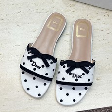 迪奥 Dior 2026春夏新款Romance 蝴蝶结波点拼色一字拖女鞋 CD字母logo立体刺绣粗跟圆头露趾凉拖鞋 材 迪奥 Dior 2026春夏新款Romance 蝴蝶结波点拼色一字拖女鞋 CD字母logo立体刺绣粗跟圆头露趾凉拖鞋 材
