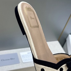 迪奥 Dior 2026春夏新款Romance 蝴蝶结波点拼色一字拖女鞋 CD字母logo立体刺绣粗跟圆头露趾凉拖鞋 材 迪奥 Dior 2026春夏新款Romance 蝴蝶结波点拼色一字拖女鞋 CD字母logo立体刺绣粗跟圆头露趾凉拖鞋 材