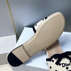 迪奥 Dior 2026春夏新款Romance 蝴蝶结波点拼色一字拖女鞋 CD字母logo立体刺绣粗跟圆头露趾凉拖鞋 材 迪奥 Dior 2026春夏新款Romance 蝴蝶结波点拼色一字拖女鞋 CD字母logo立体刺绣粗跟圆头露趾凉拖鞋 材