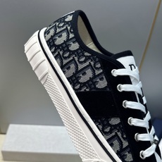 Dior 迪奥 2026春夏情侣新款 HooPer低帮贝壳头休闲运动小白鞋 CD字母logo立体刺绣Oblique图案 Dior 迪奥 2026春夏情侣新款 HooPer低帮贝壳头休闲运动小白鞋 CD字母logo立体刺绣Oblique图案