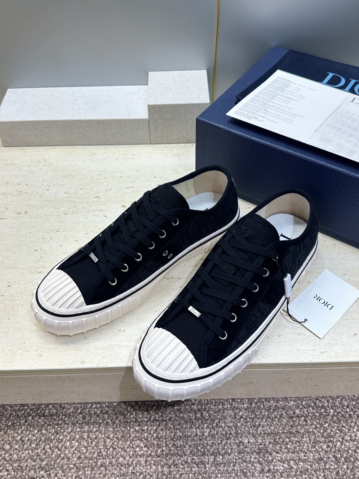 Dior 迪奥 2026春夏情侣新款 HooPer低帮贝壳头休闲运动小白鞋 CD字母logo立体刺绣Oblique图案 Dior 迪奥 2026春夏情侣新款 HooPer低帮贝壳头休闲运动小白鞋 CD字母logo立体刺绣Oblique图案