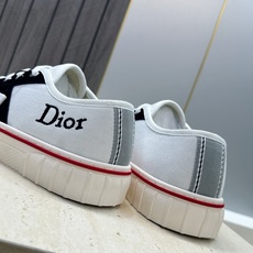 Dior 迪奥 2026春夏情侣新款 HooPer低帮贝壳头休闲运动小白鞋 CD字母logo立体刺绣Oblique图案 Dior 迪奥 2026春夏情侣新款 HooPer低帮贝壳头休闲运动小白鞋 CD字母logo立体刺绣Oblique图案