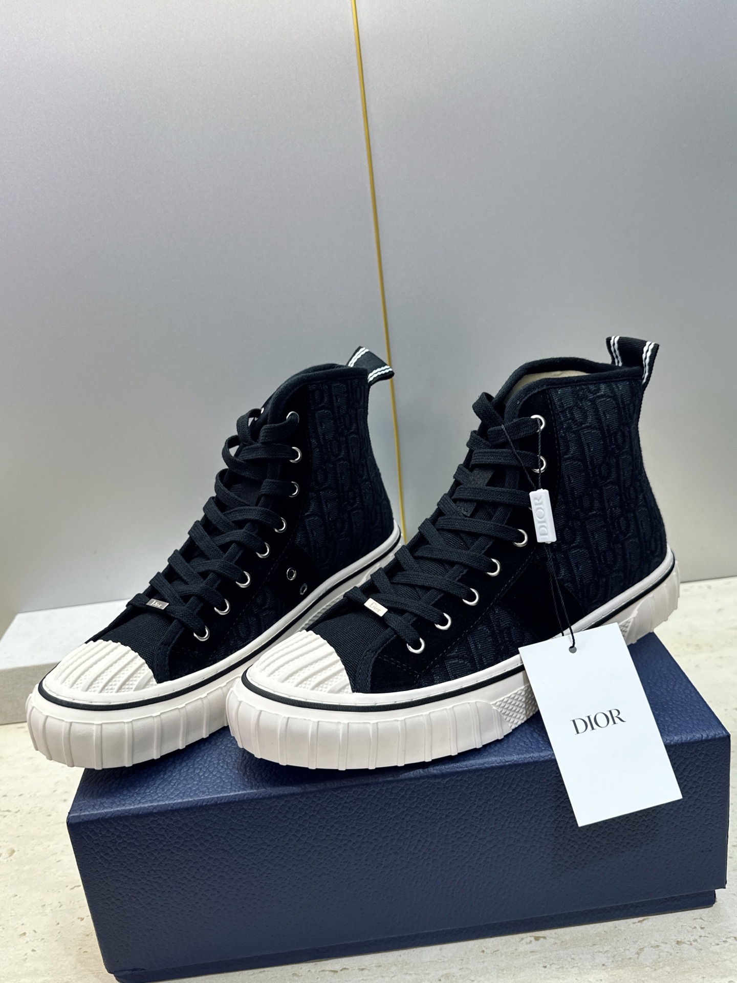Dior 迪奥 2026春夏情侣新款 HooPer高帮贝壳头休闲运动小白鞋 CD字母logo立体刺绣Oblique图案 Dior 迪奥 2026春夏情侣新款 HooPer高帮贝壳头休闲运动小白鞋 CD字母logo立体刺绣Oblique图案