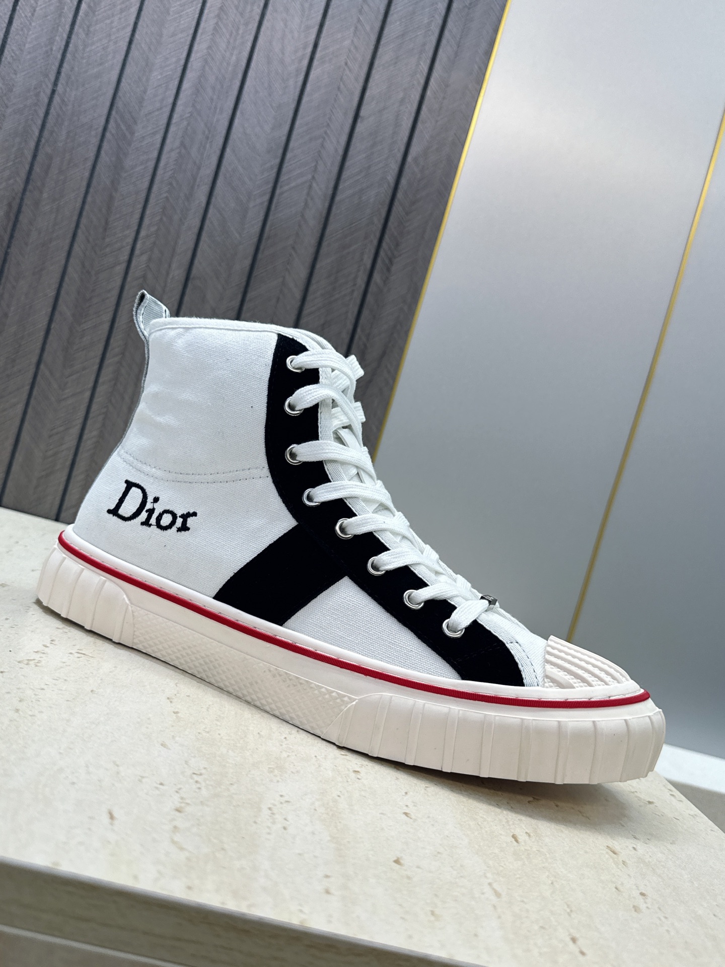 Dior 迪奥 2026春夏情侣新款 HooPer高帮贝壳头休闲运动小白鞋 CD字母logo立体刺绣Oblique图案 Dior 迪奥 2026春夏情侣新款 HooPer高帮贝壳头休闲运动小白鞋 CD字母logo立体刺绣Oblique图案