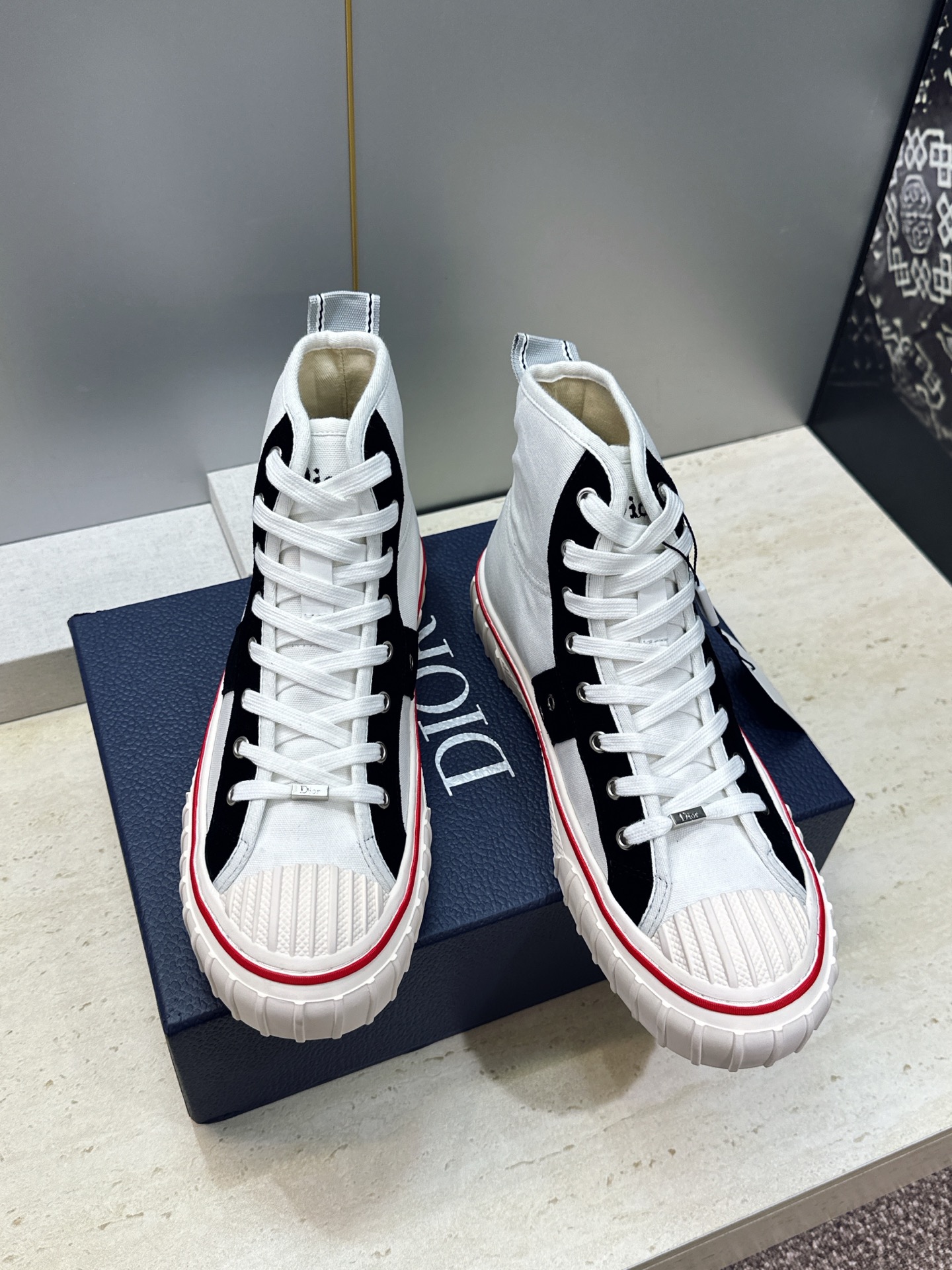 Dior 迪奥 2026春夏情侣新款 HooPer高帮贝壳头休闲运动小白鞋 CD字母logo立体刺绣Oblique图案 Dior 迪奥 2026春夏情侣新款 HooPer高帮贝壳头休闲运动小白鞋 CD字母logo立体刺绣Oblique图案
