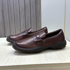 Miumiu 2026春夏新款复古时尚擦色休闲女皮鞋 缪缪字母logo皮带扣厚底方头一脚蹬乐福鞋 材质:鞋面进口小牛皮+ Miumiu 2026春夏新款复古时尚擦色休闲女皮鞋 缪缪字母logo皮带扣厚底方头一脚蹬乐福鞋 材质:鞋面进口小牛皮+