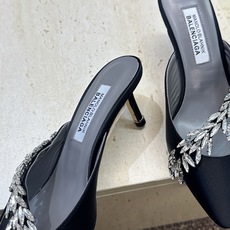 Balenciaga 巴黎世家x MANOLO BLAHNlK 2026春夏联名新款中跟女鞋 MB字母logo尖头水钻 Balenciaga 巴黎世家x MANOLO BLAHNlK 2026春夏联名新款中跟女鞋 MB字母logo尖头水钻