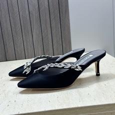 Balenciaga 巴黎世家x MANOLO BLAHNlK 2026春夏联名新款中跟女鞋 MB字母logo尖头水钻 Balenciaga 巴黎世家x MANOLO BLAHNlK 2026春夏联名新款中跟女鞋 MB字母logo尖头水钻