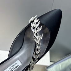 Balenciaga 巴黎世家x MANOLO BLAHNlK 2026春夏联名新款中跟女鞋 MB字母logo尖头水钻 Balenciaga 巴黎世家x MANOLO BLAHNlK 2026春夏联名新款中跟女鞋 MB字母logo尖头水钻