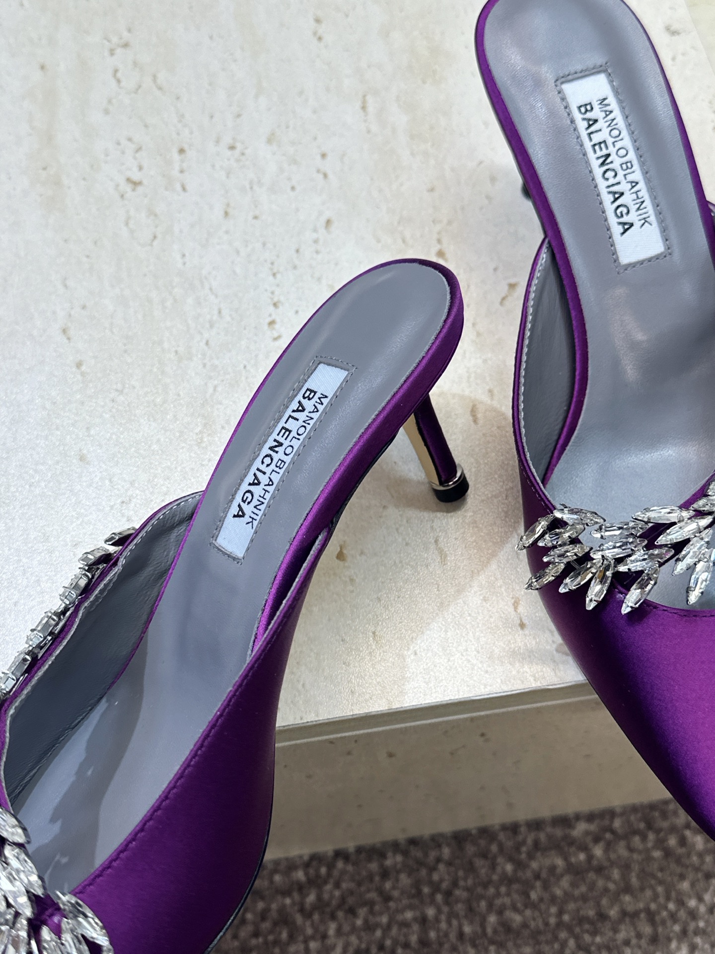 Balenciaga 巴黎世家x MANOLO BLAHNlK 2026春夏联名新款中跟女鞋  MB字母logo尖头水钻