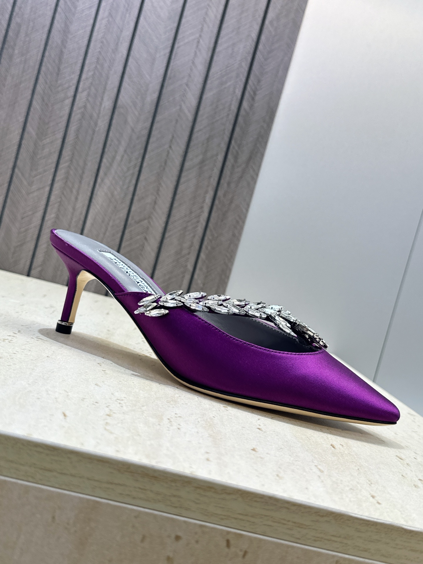 Balenciaga 巴黎世家x MANOLO BLAHNlK 2026春夏联名新款中跟女鞋  MB字母logo尖头水钻