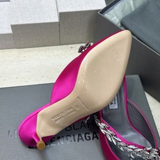 Balenciaga 巴黎世家x MANOLO BLAHNlK 2026春夏联名新款中跟女鞋 MB字母logo尖头水钻 Balenciaga 巴黎世家x MANOLO BLAHNlK 2026春夏联名新款中跟女鞋 MB字母logo尖头水钻