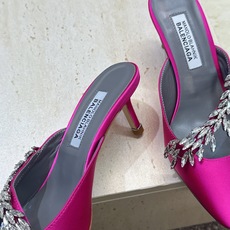 Balenciaga 巴黎世家x MANOLO BLAHNlK 2026春夏联名新款中跟女鞋 MB字母logo尖头水钻 Balenciaga 巴黎世家x MANOLO BLAHNlK 2026春夏联名新款中跟女鞋 MB字母logo尖头水钻