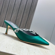Balenciaga 巴黎世家x MANOLO BLAHNlK 2026春夏联名新款中跟女鞋 MB字母logo尖头水钻 Balenciaga 巴黎世家x MANOLO BLAHNlK 2026春夏联名新款中跟女鞋 MB字母logo尖头水钻