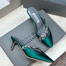 Balenciaga 巴黎世家x MANOLO BLAHNlK 2026春夏联名新款中跟女鞋 MB字母logo尖头水钻 Balenciaga 巴黎世家x MANOLO BLAHNlK 2026春夏联名新款中跟女鞋 MB字母logo尖头水钻