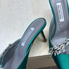Balenciaga 巴黎世家x MANOLO BLAHNlK 2026春夏联名新款中跟女鞋 MB字母logo尖头水钻 Balenciaga 巴黎世家x MANOLO BLAHNlK 2026春夏联名新款中跟女鞋 MB字母logo尖头水钻