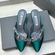 Balenciaga 巴黎世家x MANOLO BLAHNlK 2026春夏联名新款中跟女鞋 MB字母logo尖头水钻 Balenciaga 巴黎世家x MANOLO BLAHNlK 2026春夏联名新款中跟女鞋 MB字母logo尖头水钻