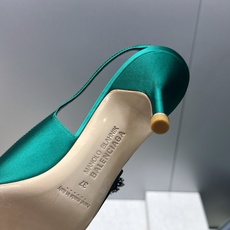 Balenciaga 巴黎世家x MANOLO BLAHNlK 2026春夏联名新款中跟女鞋 MB字母logo尖头水钻 Balenciaga 巴黎世家x MANOLO BLAHNlK 2026春夏联名新款中跟女鞋 MB字母logo尖头水钻