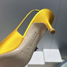 Balenciaga 巴黎世家x MANOLO BLAHNlK 2026春夏联名新款中跟女鞋 MB字母logo尖头水钻 Balenciaga 巴黎世家x MANOLO BLAHNlK 2026春夏联名新款中跟女鞋 MB字母logo尖头水钻
