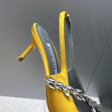 Balenciaga 巴黎世家x MANOLO BLAHNlK 2026春夏联名新款中跟女鞋 MB字母logo尖头水钻 Balenciaga 巴黎世家x MANOLO BLAHNlK 2026春夏联名新款中跟女鞋 MB字母logo尖头水钻