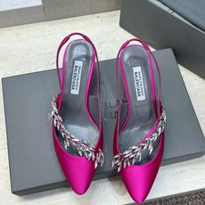 Balenciaga 巴黎世家x MANOLO BLAHNlK 2026春夏联名新款中跟女鞋 MB字母logo尖头水钻 Balenciaga 巴黎世家x MANOLO BLAHNlK 2026春夏联名新款中跟女鞋 MB字母logo尖头水钻