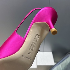 Balenciaga 巴黎世家x MANOLO BLAHNlK 2026春夏联名新款中跟女鞋 MB字母logo尖头水钻 Balenciaga 巴黎世家x MANOLO BLAHNlK 2026春夏联名新款中跟女鞋 MB字母logo尖头水钻
