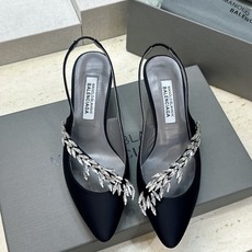 Balenciaga 巴黎世家x MANOLO BLAHNlK 2026春夏联名新款中跟女鞋 MB字母logo尖头水钻 Balenciaga 巴黎世家x MANOLO BLAHNlK 2026春夏联名新款中跟女鞋 MB字母logo尖头水钻