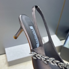 Balenciaga 巴黎世家x MANOLO BLAHNlK 2026春夏联名新款中跟女鞋 MB字母logo尖头水钻 Balenciaga 巴黎世家x MANOLO BLAHNlK 2026春夏联名新款中跟女鞋 MB字母logo尖头水钻