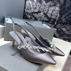 Balenciaga 巴黎世家x MANOLO BLAHNlK 2026春夏联名新款中跟女鞋 MB字母logo尖头水钻 Balenciaga 巴黎世家x MANOLO BLAHNlK 2026春夏联名新款中跟女鞋 MB字母logo尖头水钻