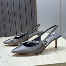 Balenciaga 巴黎世家x MANOLO BLAHNlK 2026春夏联名新款中跟女鞋 MB字母logo尖头水钻 Balenciaga 巴黎世家x MANOLO BLAHNlK 2026春夏联名新款中跟女鞋 MB字母logo尖头水钻