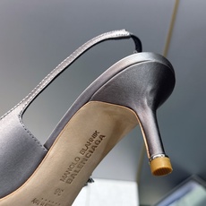 Balenciaga 巴黎世家x MANOLO BLAHNlK 2026春夏联名新款中跟女鞋 MB字母logo尖头水钻 Balenciaga 巴黎世家x MANOLO BLAHNlK 2026春夏联名新款中跟女鞋 MB字母logo尖头水钻