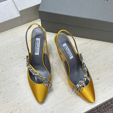 Balenciaga 巴黎世家x MANOLO BLAHNlK 2026春夏联名新款高跟女鞋 MB字母logo尖头水钻 Balenciaga 巴黎世家x MANOLO BLAHNlK 2026春夏联名新款高跟女鞋 MB字母logo尖头水钻