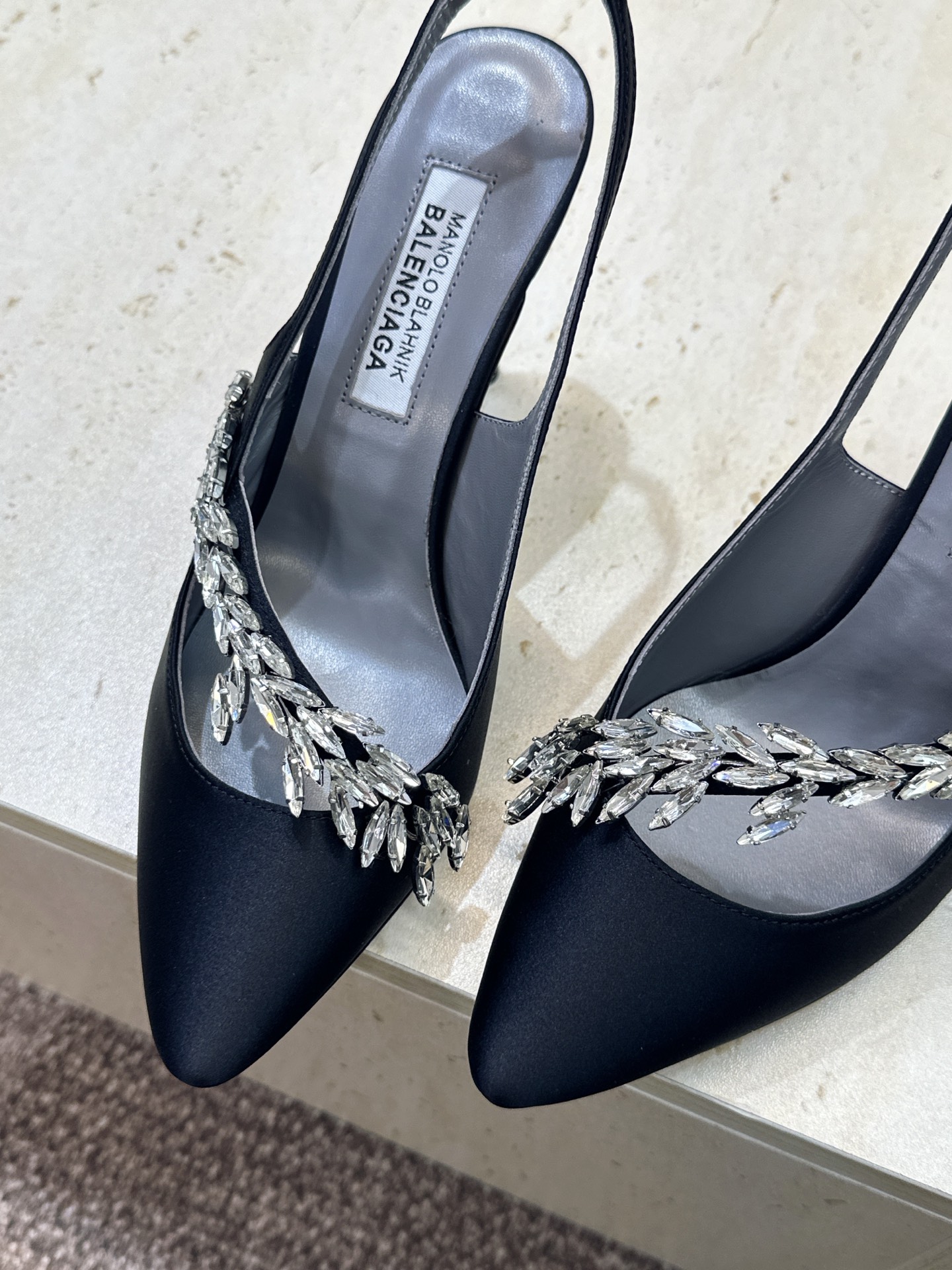 Balenciaga 巴黎世家x MANOLO BLAHNlK 2026春夏联名新款高跟女鞋  MB字母logo尖头水钻