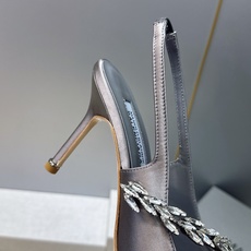 Balenciaga 巴黎世家x MANOLO BLAHNlK 2026春夏联名新款高跟女鞋 MB字母logo尖头水钻 Balenciaga 巴黎世家x MANOLO BLAHNlK 2026春夏联名新款高跟女鞋 MB字母logo尖头水钻
