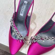 Balenciaga 巴黎世家x MANOLO BLAHNlK 2026春夏联名新款高跟女鞋 MB字母logo尖头水钻 Balenciaga 巴黎世家x MANOLO BLAHNlK 2026春夏联名新款高跟女鞋 MB字母logo尖头水钻