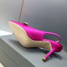 Balenciaga 巴黎世家x MANOLO BLAHNlK 2026春夏联名新款高跟女鞋 MB字母logo尖头水钻 Balenciaga 巴黎世家x MANOLO BLAHNlK 2026春夏联名新款高跟女鞋 MB字母logo尖头水钻