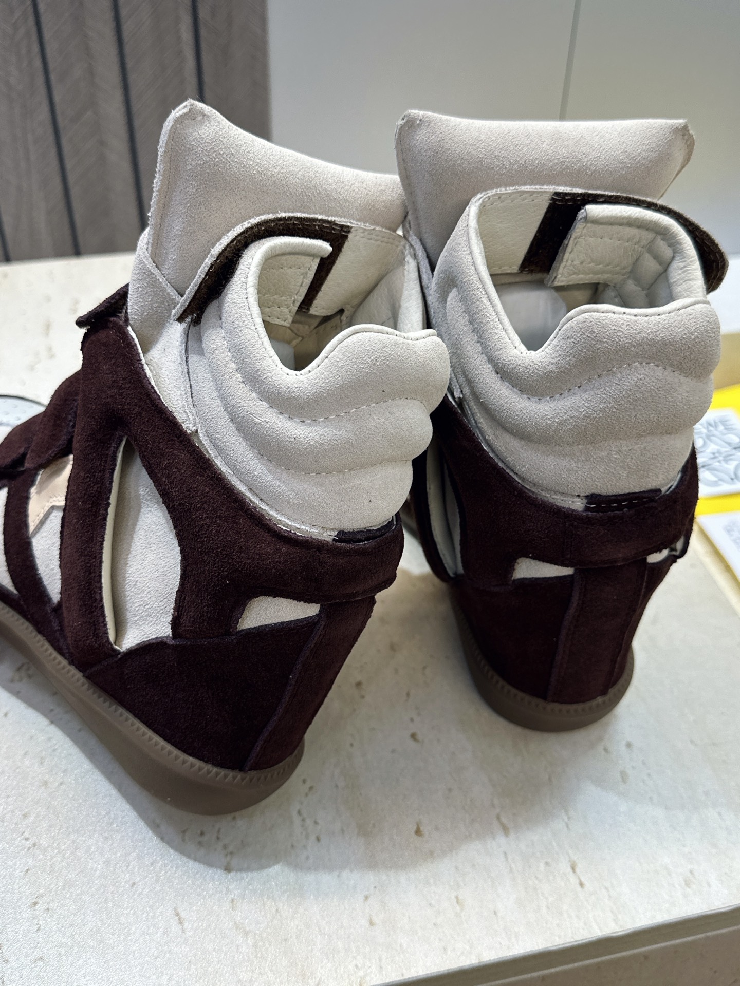 (配全套飞机盒) ISABEL MARANT 2026春夏新款高帮魔术贴休闲女鞋 伊莎贝尔字母logo平底内增高时尚拼色 (配全套飞机盒) ISABEL MARANT 2026春夏新款高帮魔术贴休闲女鞋 伊莎贝尔字母logo平底内增高时尚拼色