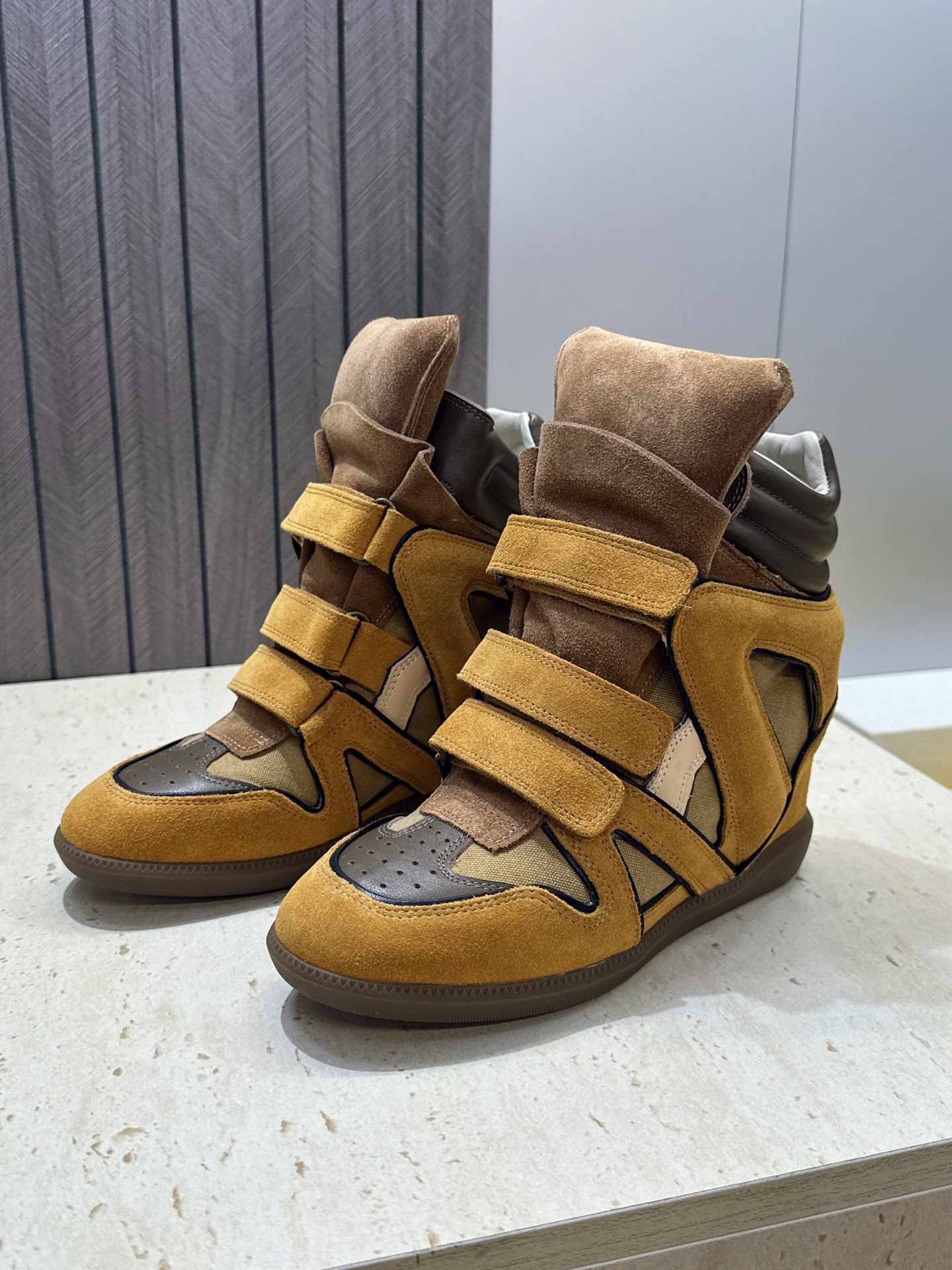 (配全套飞机盒) ISABEL MARANT 2026春夏新款高帮魔术贴休闲女鞋 伊莎贝尔字母logo平底内增高时尚拼色 (配全套飞机盒) ISABEL MARANT 2026春夏新款高帮魔术贴休闲女鞋 伊莎贝尔字母logo平底内增高时尚拼色