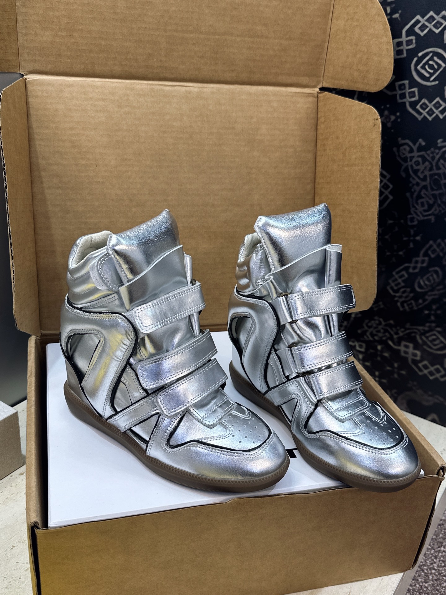 (配全套飞机盒) ISABEL MARANT 2026春夏新款高帮魔术贴休闲女鞋 伊莎贝尔字母logo平底内增高时尚拼色