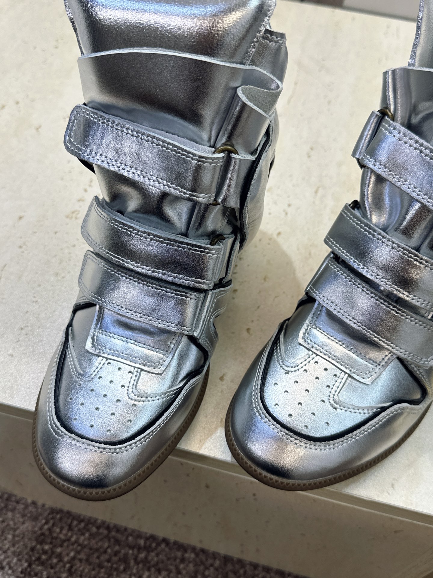 (配全套飞机盒) ISABEL MARANT 2026春夏新款高帮魔术贴休闲女鞋 伊莎贝尔字母logo平底内增高时尚拼色 (配全套飞机盒) ISABEL MARANT 2026春夏新款高帮魔术贴休闲女鞋 伊莎贝尔字母logo平底内增高时尚拼色