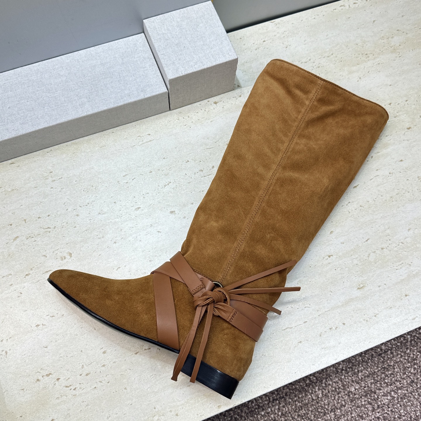 ISABEL MARANT 2026秋冬新款时尚绑带流苏高筒及膝女长靴 伊莎贝尔字母logo低跟圆头一脚蹬拼色机车骑士军 ISABEL MARANT 2026秋冬新款时尚绑带流苏高筒及膝女长靴 伊莎贝尔字母logo低跟圆头一脚蹬拼色机车骑士军