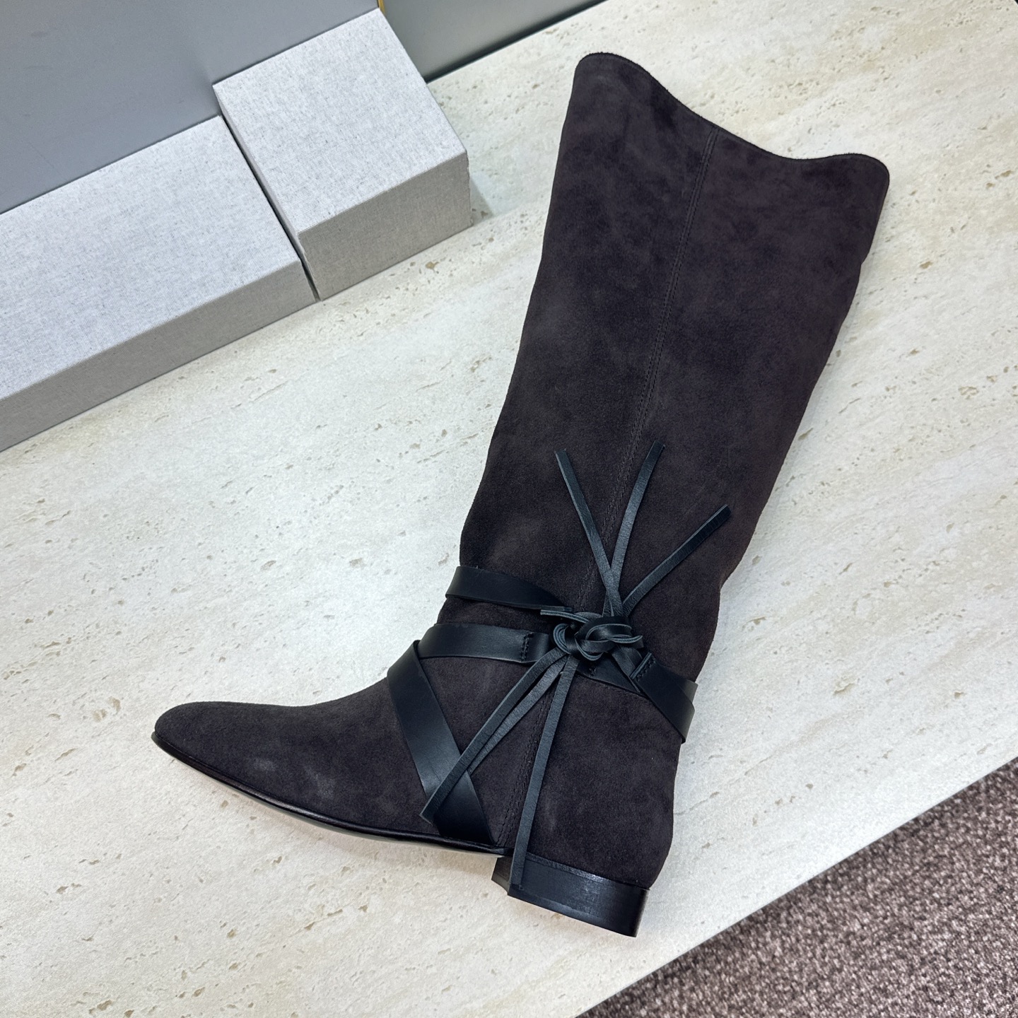 ISABEL MARANT 2026秋冬新款时尚绑带流苏高筒及膝女长靴 伊莎贝尔字母logo低跟圆头一脚蹬拼色机车骑士军 ISABEL MARANT 2026秋冬新款时尚绑带流苏高筒及膝女长靴 伊莎贝尔字母logo低跟圆头一脚蹬拼色机车骑士军