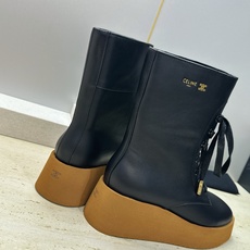 CELINE 2026秋冬新款系带机车女短靴 瑟琳字母logo厚底低跟圆头骑士靴 材质:鞋面定制进口小牛皮+水染牛皮里+ CELINE 2026秋冬新款系带机车女短靴 瑟琳字母logo厚底低跟圆头骑士靴 材质:鞋面定制进口小牛皮+水染牛皮里+