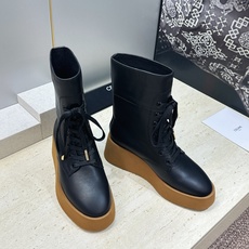 CELINE 2026秋冬新款系带机车女短靴 瑟琳字母logo厚底低跟圆头骑士靴 材质:鞋面定制进口小牛皮+水染牛皮里+ CELINE 2026秋冬新款系带机车女短靴 瑟琳字母logo厚底低跟圆头骑士靴 材质:鞋面定制进口小牛皮+水染牛皮里+